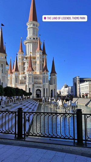 Ein modernes Fahrzeug für Transfer vom Flughafen Antalya zum Land of Legends