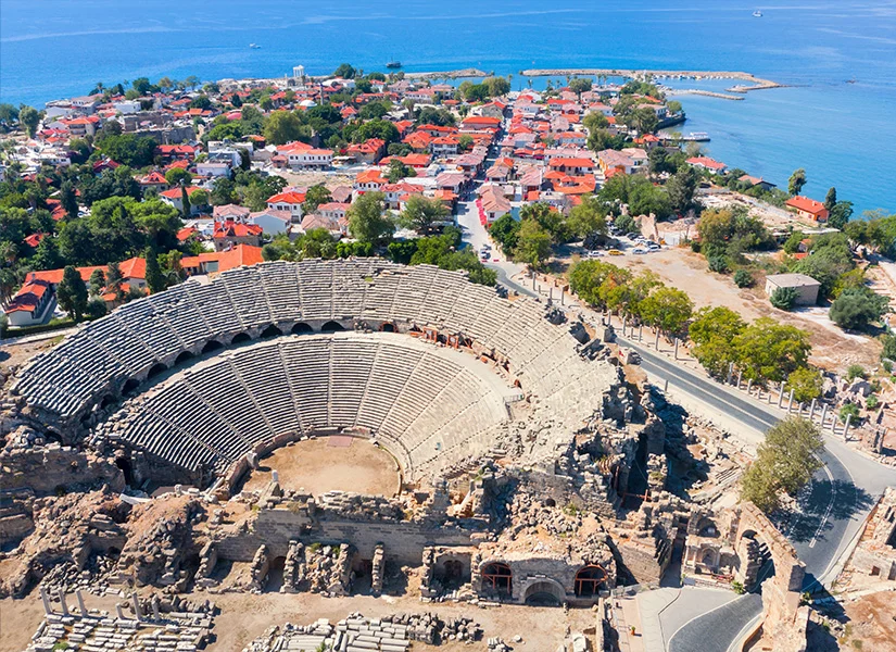 Side Region Hotels, Strände und Resorts von Gündoğdu, Çolaklı, Evrenseki, Ilıca, Sorgun, Kızılağaç und Kızılot, Panoramaansicht mit Sonnenschein und Meerblick.